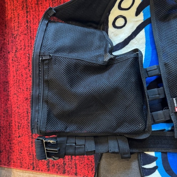 YAKEDA Black Tactical Vest Outdoor Ultra-Light Breathable One Size - Picture 6 of 7